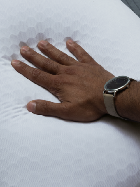 Freeform pillow hand press